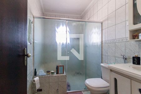 Casa à venda com 250m², 5 quartos e 6 vagasBanheiro da suíte