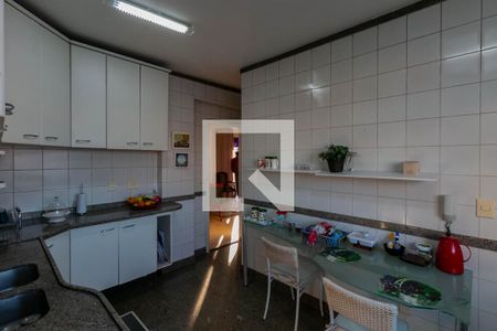 Apartamento à venda com 220m², 4 quartos e 2 vagasCozinha 