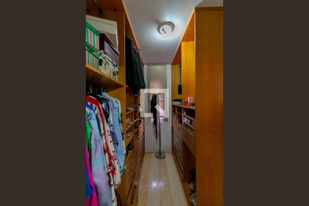 Apartamento à venda com 220m², 4 quartos e 2 vagasQuarto