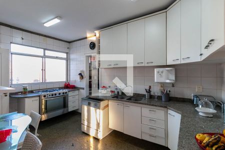 Apartamento à venda com 220m², 4 quartos e 2 vagasCozinha 