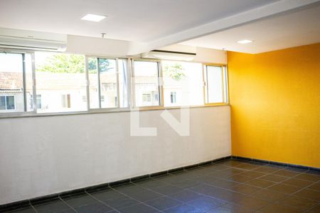Apartamento para alugar com 48m², 2 quartos e 1 vaga Apartamento para alugar com 48m², 2 quartos e 1 vagaÁrea comum - Salão de festas