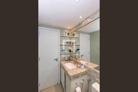 Apartamento à venda com 115m², 3 quartos e 2 vagas Apartamento à venda com 115m², 3 quartos e 2 vagasBanheiro Social