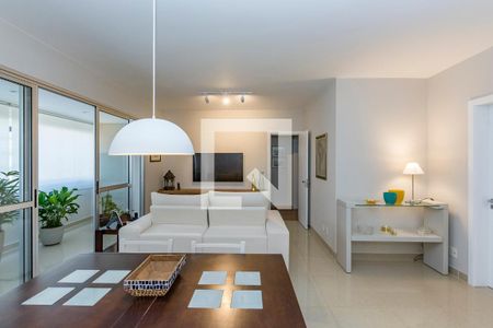 Apartamento à venda com 115m², 3 quartos e 2 vagas Apartamento à venda com 115m², 3 quartos e 2 vagasSala