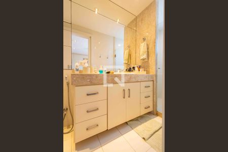 Apartamento à venda com 203m², 3 quartos e 3 vagasBanheiro da Suíte 3