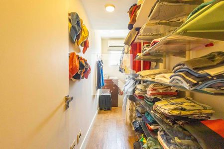Apartamento à venda com 203m², 3 quartos e 3 vagasCloset da Suíte 3