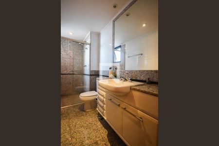 Apartamento à venda com 226m², 3 quartos e 4 vagasBanheiro Suíte 1