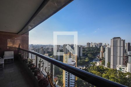 Apartamento à venda com 226m², 3 quartos e 4 vagasVaranda