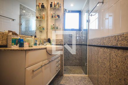 Apartamento à venda com 226m², 3 quartos e 4 vagasBanheiro 2 Suíte 2