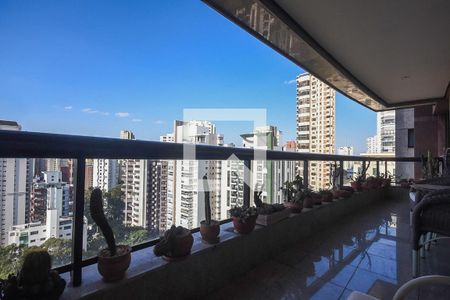 Apartamento à venda com 226m², 3 quartos e 4 vagasVaranda