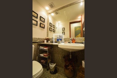 Apartamento à venda com 226m², 3 quartos e 4 vagasLavabo