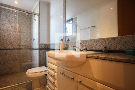 Apartamento à venda com 226m², 3 quartos e 4 vagasBanheiro Suíte 1