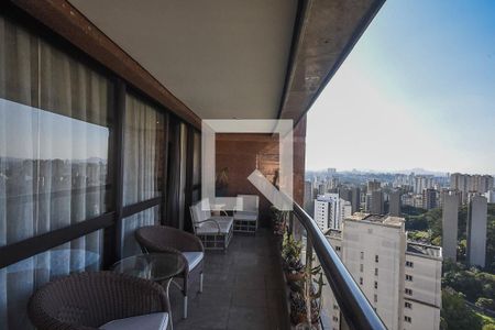 Apartamento à venda com 226m², 3 quartos e 4 vagasVaranda