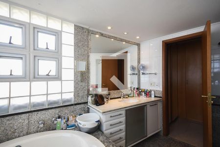 Apartamento à venda com 226m², 3 quartos e 4 vagasBanheiro 1 Suíte 2