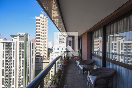 Apartamento à venda com 226m², 3 quartos e 4 vagasVaranda