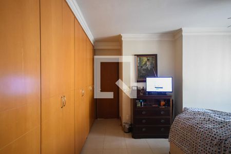 Apartamento à venda com 226m², 3 quartos e 4 vagasSuíte 2