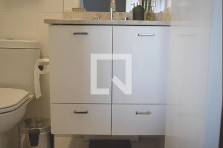 Banheiro social de apartamento à venda com 1 quarto, 105m² em Pinheiros, São Paulo