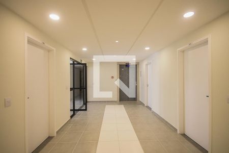 Apartamento à venda com 42m², 2 quartos e 1 vaga Apartamento à venda com 42m², 2 quartos e 1 vagaHall Social