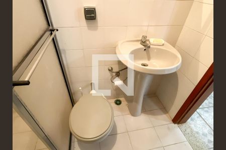 Casa à venda com 255m², 3 quartos e 5 vagasBanheiro de serviço