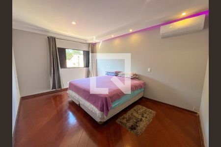 Suíte de casa à venda com 3 quartos, 255m² em Parque São Domingos, São Paulo