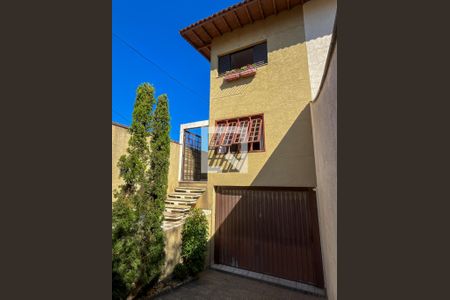 Casa à venda com 255m², 3 quartos e 5 vagasFachada interna