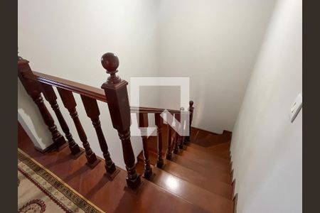 Casa à venda com 255m², 3 quartos e 5 vagasEscadas