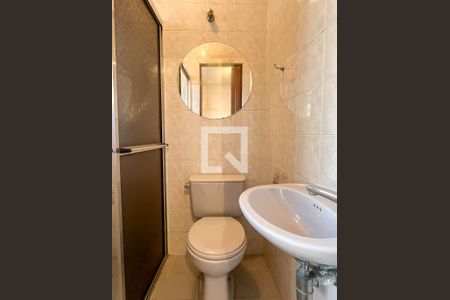 Casa à venda com 255m², 3 quartos e 5 vagasBanheiro da Edícula