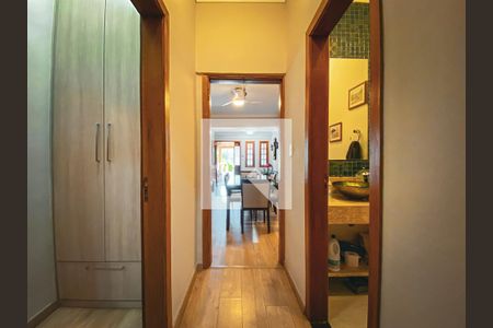 Casa à venda com 187m², 3 quartos e 2 vagasCorredor 