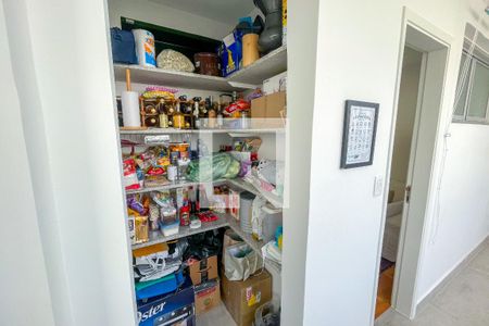 Apartamento à venda com 188m², 3 quartos e 2 vagas Apartamento à venda com 188m², 3 quartos e 2 vagasDespensa