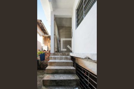 Casa para alugar com 90m², 3 quartos e sem vagaescada de entrada