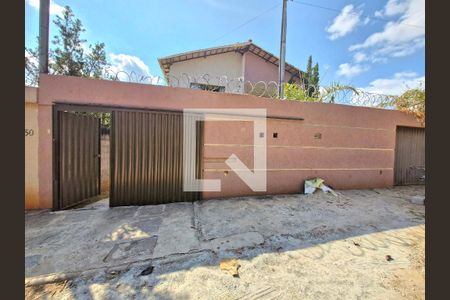 Casa à venda com 150m², 4 quartos e 2 vagasFachada da casa