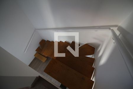 Escada de apartamento para alugar com 1 quarto, 54m² em Vila Independencia, São Paulo