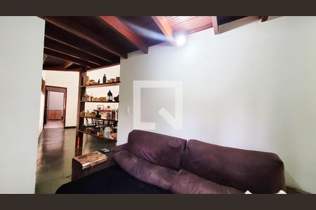 Casa à venda com 650m², 4 quartos e 3 vagas Casa à venda com 650m², 4 quartos e 3 vagasSala de TV