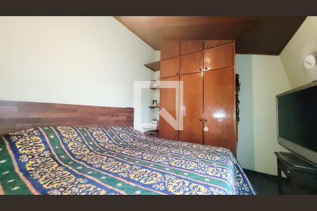 Casa à venda com 650m², 4 quartos e 3 vagas Casa à venda com 650m², 4 quartos e 3 vagasSuite