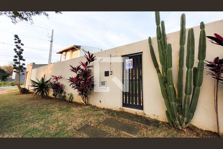 Casa à venda com 650m², 4 quartos e 3 vagas Casa à venda com 650m², 4 quartos e 3 vagasFachada