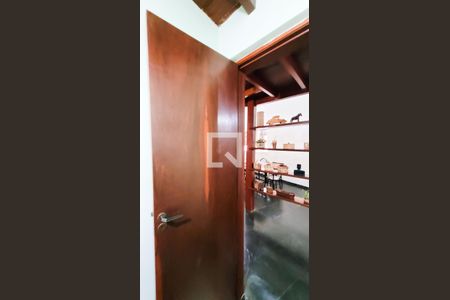 Casa à venda com 650m², 4 quartos e 3 vagas Casa à venda com 650m², 4 quartos e 3 vagasLavabo