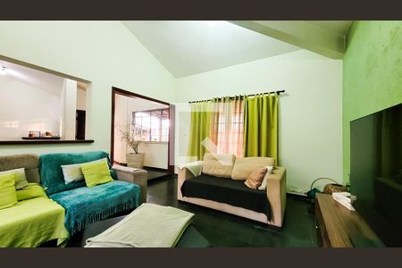 Casa à venda com 650m², 4 quartos e 3 vagas Casa à venda com 650m², 4 quartos e 3 vagasSala