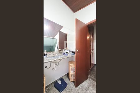 Casa à venda com 650m², 4 quartos e 3 vagas Casa à venda com 650m², 4 quartos e 3 vagasBanheiro Suite