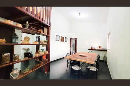 Casa à venda com 650m², 4 quartos e 3 vagas Casa à venda com 650m², 4 quartos e 3 vagasSala de Jantar