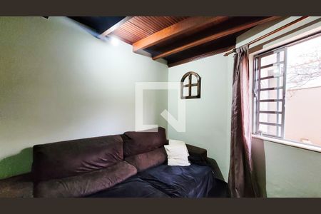 Casa à venda com 650m², 4 quartos e 3 vagas Casa à venda com 650m², 4 quartos e 3 vagasSala de TV