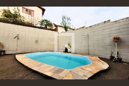 Casa à venda com 650m², 4 quartos e 3 vagas Casa à venda com 650m², 4 quartos e 3 vagasPiscina