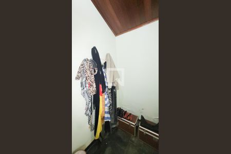 Casa à venda com 650m², 4 quartos e 3 vagas Casa à venda com 650m², 4 quartos e 3 vagasCloset da suíte