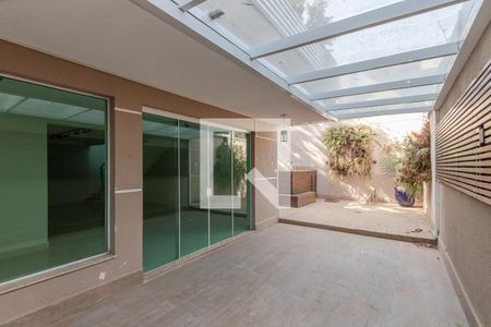 Casa de condomínio à venda com 280m², 3 quartos e 2 vagasQuintal