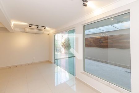 Casa de condomínio à venda com 280m², 3 quartos e 2 vagasSalão