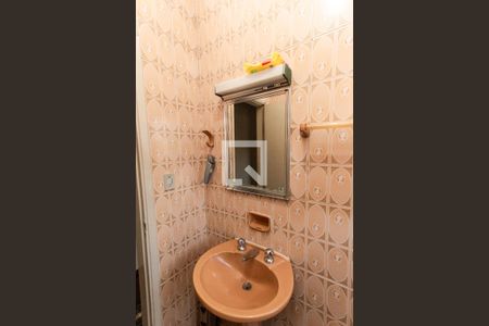 Casa à venda com 130m², 3 quartos e 2 vagas Casa à venda com 130m², 3 quartos e 2 vagasBanheiro