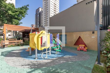 Apartamento à venda com 160m², 3 quartos e 3 vagas Apartamento à venda com 160m², 3 quartos e 3 vagasÁrea comum - Playground