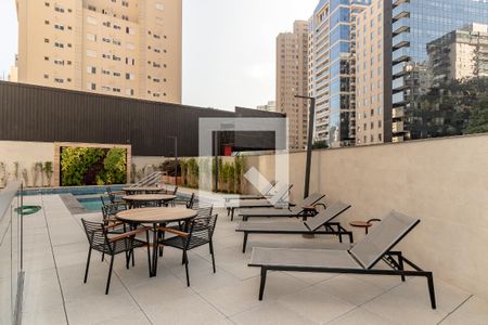 Apartamento à venda com 160m², 3 quartos e 3 vagas Apartamento à venda com 160m², 3 quartos e 3 vagasÁrea comum - Piscina