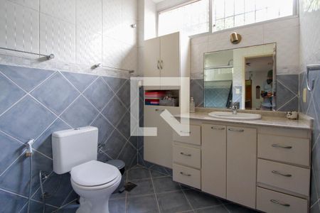 Casa de condomínio à venda com 600m², 6 quartos e 2 vagas Casa de condomínio à venda com 600m², 6 quartos e 2 vagasBanheiro