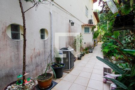 Casa de condomínio à venda com 600m², 6 quartos e 2 vagas Casa de condomínio à venda com 600m², 6 quartos e 2 vagasQuintal