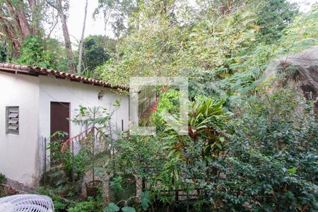 Casa de condomínio à venda com 600m², 6 quartos e 2 vagas Casa de condomínio à venda com 600m², 6 quartos e 2 vagasQuarto de Serviço do quintal