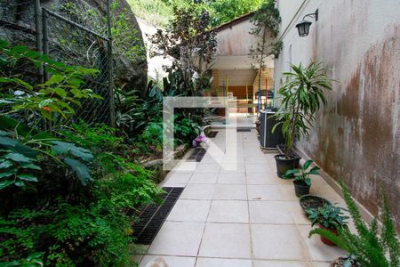 Casa de condomínio à venda com 600m², 6 quartos e 2 vagas Casa de condomínio à venda com 600m², 6 quartos e 2 vagasQuintal